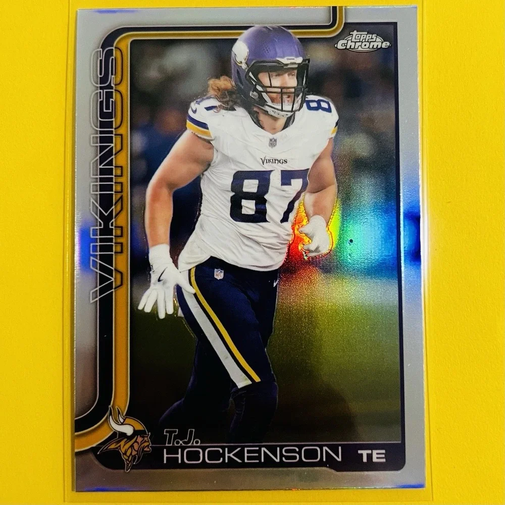 2025 Topps Chrome Football‎ T.J. Hockenson #200 Refractor Minnesota Vikings NFL